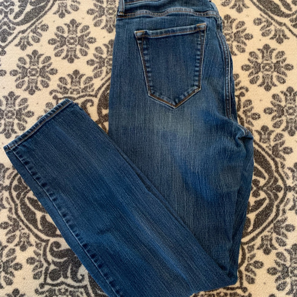 Old Navy Curvy Mid-rise size 8